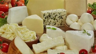 هل تخزن الجبن بطريقة صحيحة؟ نصائح خبراء للحفاظ على الطراوة والطعم الأصلي