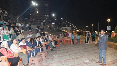 نائب محافظ بني سويف يشهد عرض 