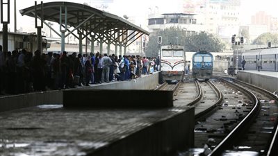 اصطدام قطار كفر الشيخ بنهاية رصيف محطة مصر برمسيس بالسكة الحديد 