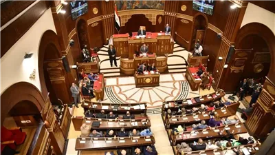 الشيوخ يناقش إنشاء مستشفى عام وحلقة تطوير الطرق الصحراوية لدعم التنمية بالصعيد