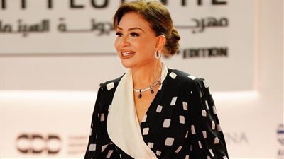 مفيش أدب ولا أخلاق.. أول رد من إلهام شاهين بعد الهجوم عليها بسبب فستانها
