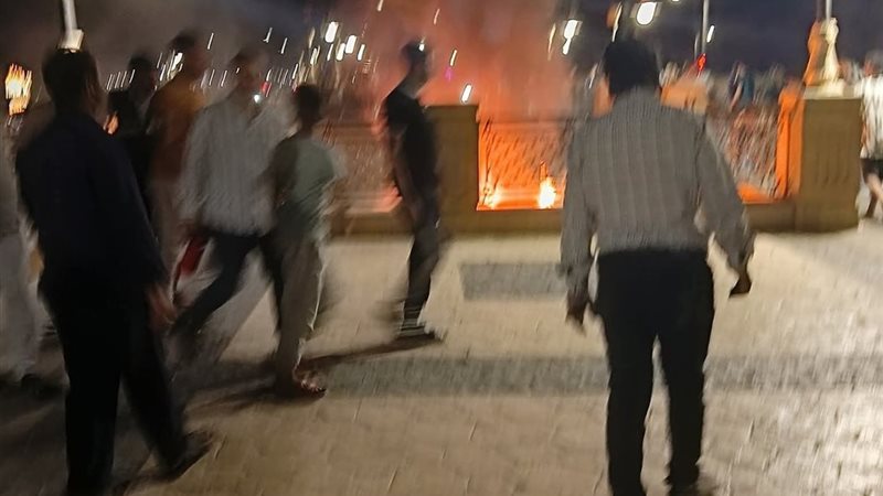 لحظة اشتعال النيران