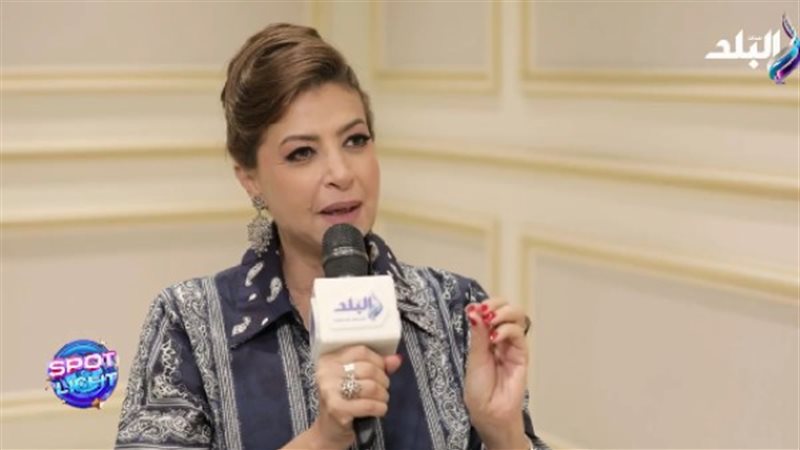 الفنانة منال 