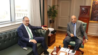 وزيرا الكهرباء وقطاع الأعمال يبحثان التنسيق والتعاون في مجال وترشيد الإستهلاك