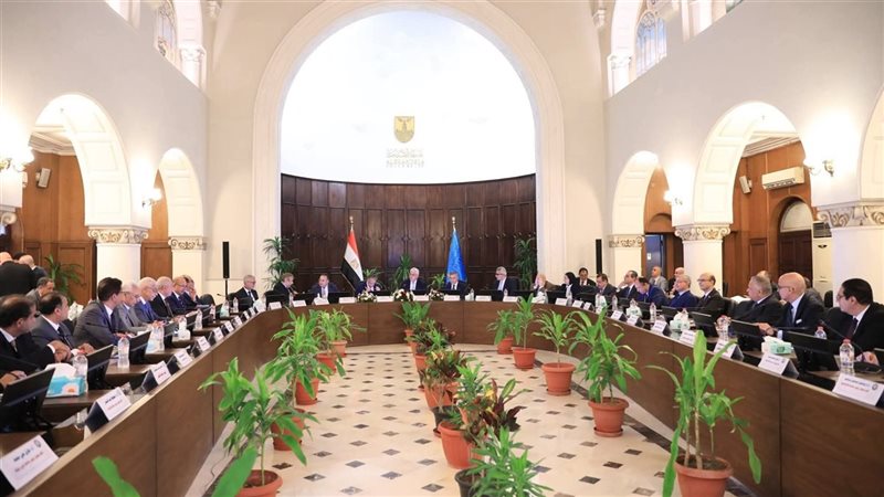 خلال الاجتماع