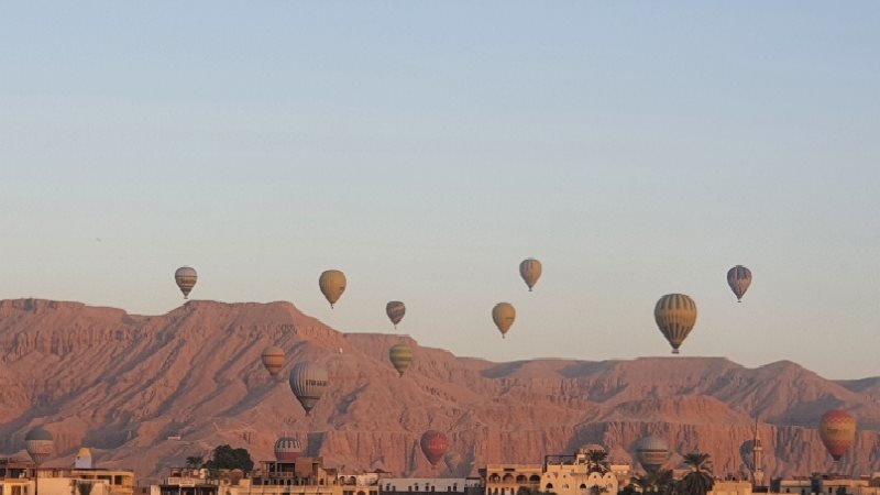 البالون الطائر  فى