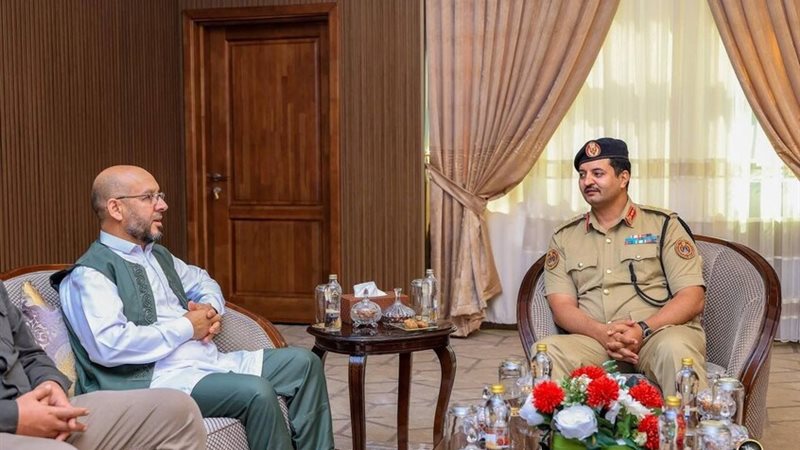 خالد حفتر يلتقي قيادات