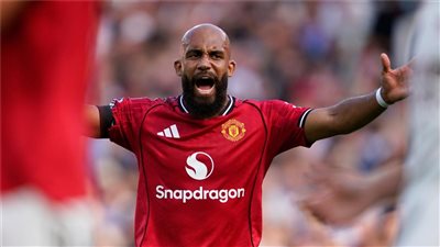 متفوقا على 8 نجوم .. مبيومو يتوج بجائزة الأفضل في الدوري الإنجليزي