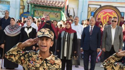 وكيل تعليم ببورسعيد يشارك طلاب مدرسة تنيس الابتدائية طابور الصباح