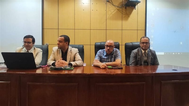 خلال الاجتماع