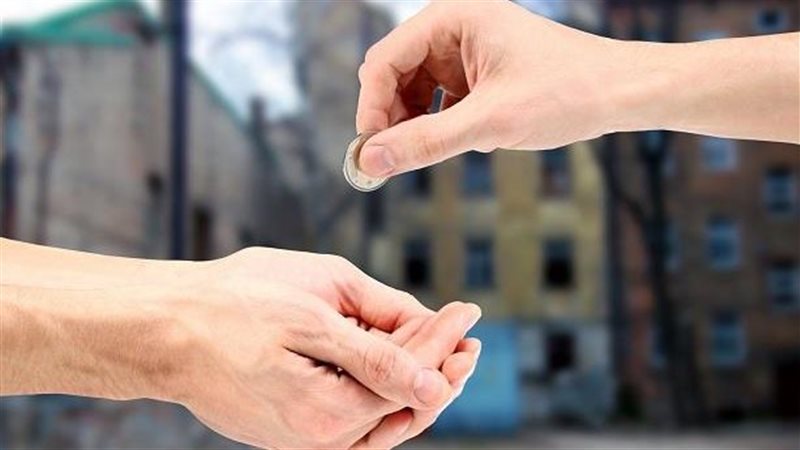 هل يجوز للزوجة التصدق