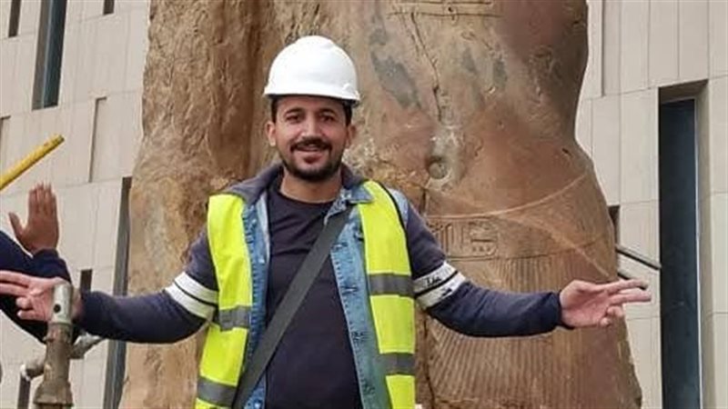 مهندس من فريق المتحف