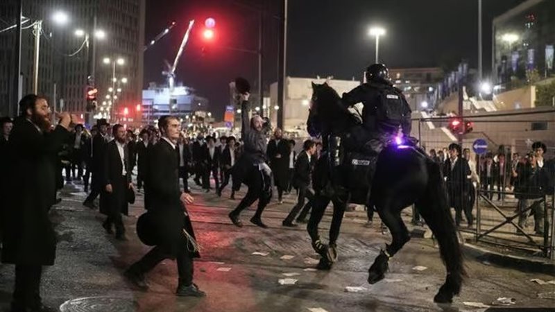 اشتباكات بين شرطة