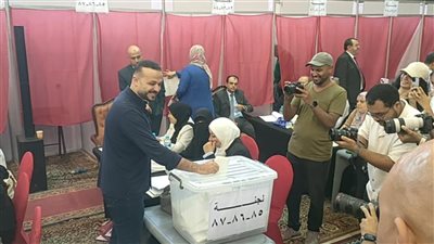 محمد الجارحي يدلي بصوته في انتخابات مجلس إدارة للأهلي جديد | صور 