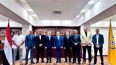جلسة ودية بين محافظ الإسماعيلية وأعضاء لجنة انقاذ النادي | تفاصيل