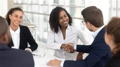 إتيكيت الصور الرسمية للنساء: خطوات بسيطة لتظهري بأفضل نسخة أمام الكاميرا