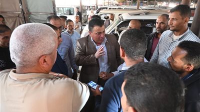 متابعة ميدانية لمجمع مواقف دمنهور وأبو حمص للتأكد من انتظام حركة السيارات