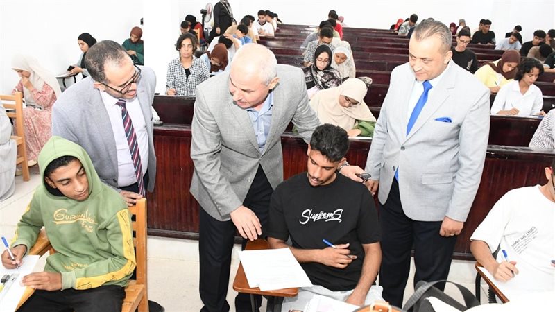رئيس جامعة قناة السويس