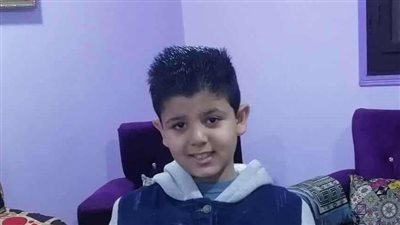 يزن 5 جرامات.. طفـ ـل يعيد خاتما ذهبيا عثر عليه أمام المدرسة