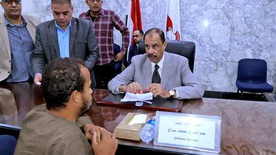 محافظ سوهاج يعقد اللقاء الجماهيري الأسبوعي للاستماع إلى شكاوى وطلبات المواطنين