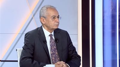 السفير معتز أحمدين: تحركات الغواصة الأمريكية بجبل طارق رسالة ردع لإيران |خاص