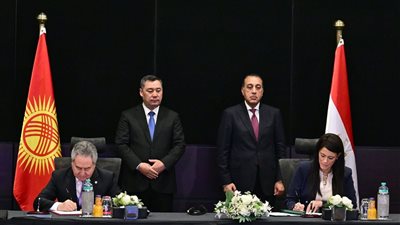 رئيس القرغيزية ورئيس الوزراء يشهدان توقيع اتفاقيات لتعزيز تعاون البلدين 