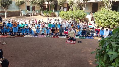 مشهد تربوي مؤثر بمدرسة بابل بالمنوفية يوضح غرس القيم في الطلاب