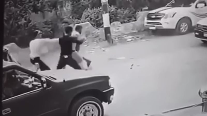 اثناء التعدى عليه