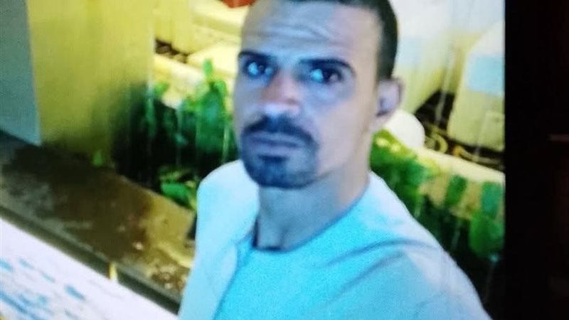 الشاب