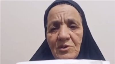 مسنة تناشد السيسي: “اتحرمت من المعاش والتموين بسبب وفاتي وأنا على قيد الحياة