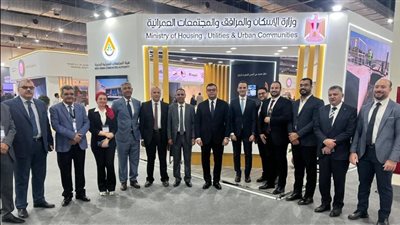وزيرالإسكان يتفقد جناح الوزارة بالمعرض والمؤتمر الدولي للنقل الذكي واللوجستيات