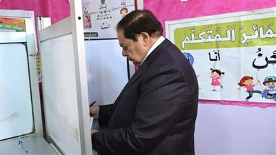 محمد أبو العينين يدلي بصوته في انتخابات مجلس النواب 2025