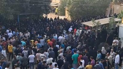 اهالى قرية سندبيس يشيعون جنازة شقيقين ضحايا حادث طريق القناطر الخيرية 