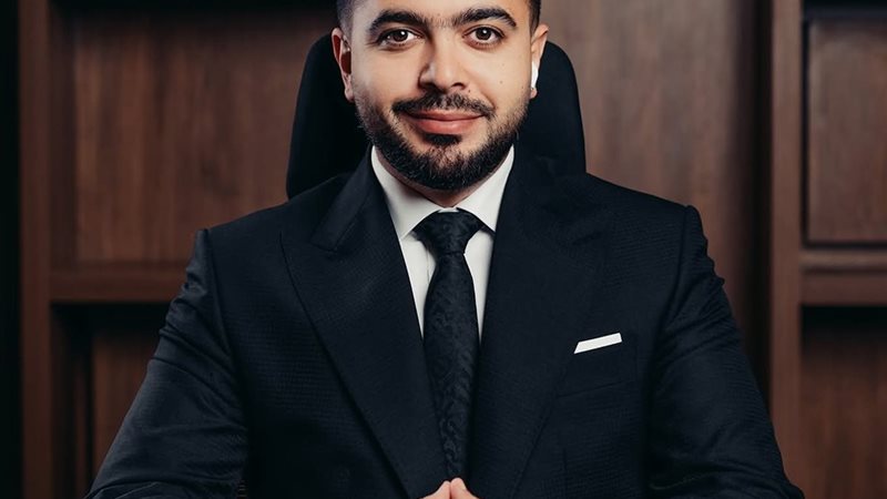 رجل الأعمال أحمد