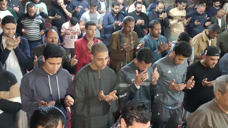 امتلأ المساجد بالمصلين