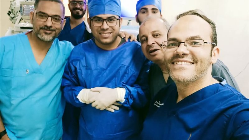 الفريق الطبي الذي