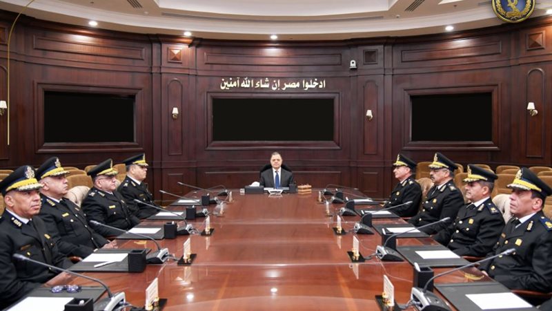 وزير الداخلية وقيادات