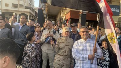بالزي المموه.. أطفال دمياط يشاركون في وقفة لا للتهجير لدعم الشعب الفلسطيني