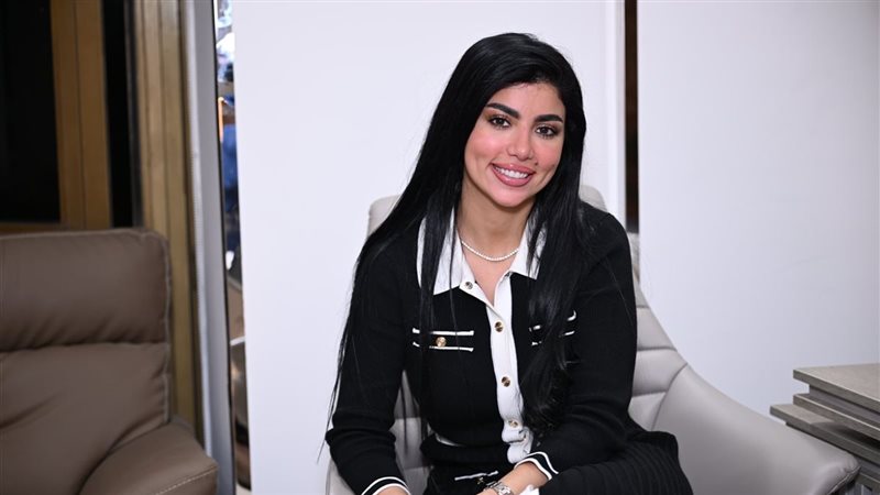 كارولين عزمي