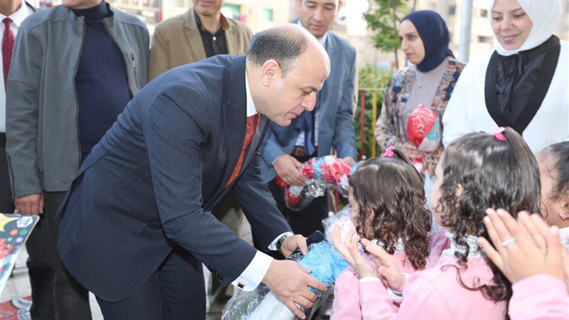 صور للمحافظ من داخل