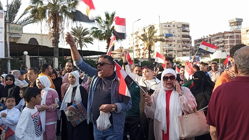 البورسعيدية يرفعون