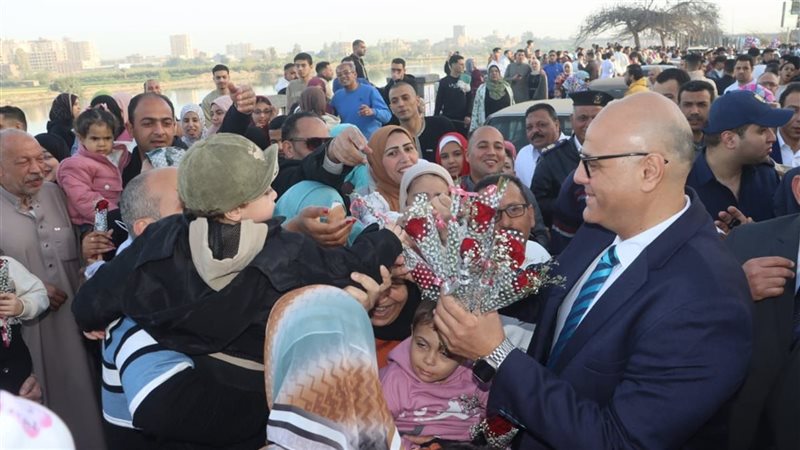 محافظ القليوبية احتفالا