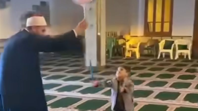 لعب المشايخ بالمسجد