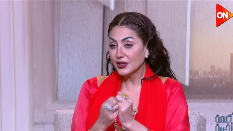 الفنانة وفاء عامر