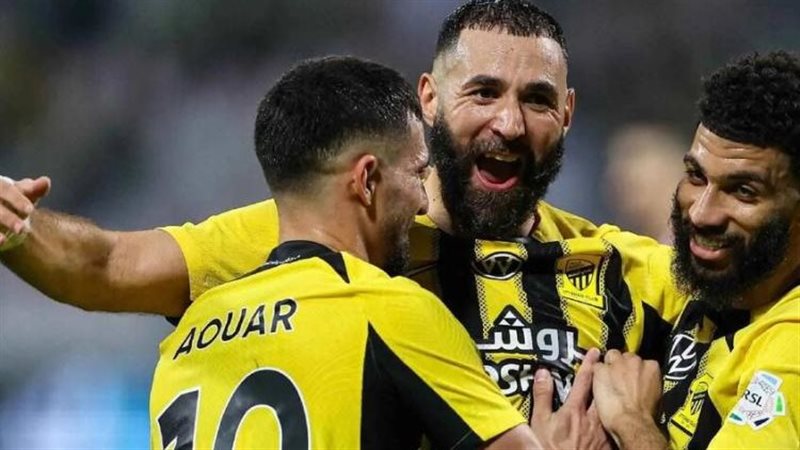 فرحة بنزيما ولاعبو