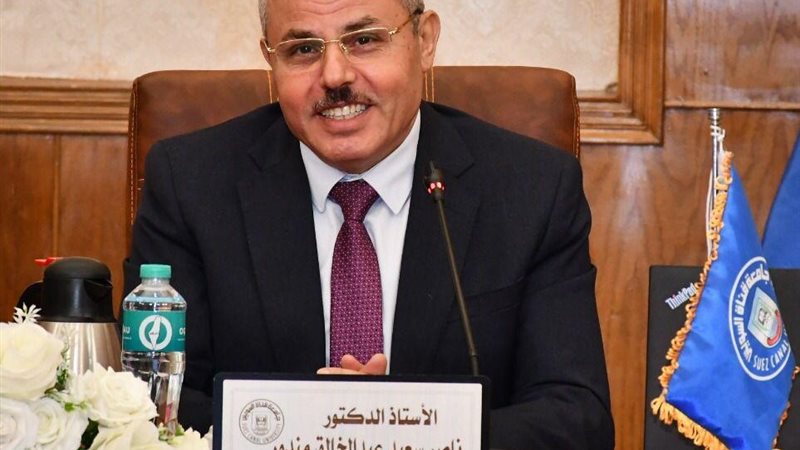 رئيس جامعة قناة السويس