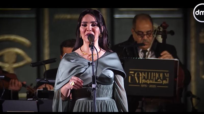 المطربة مي فاروق