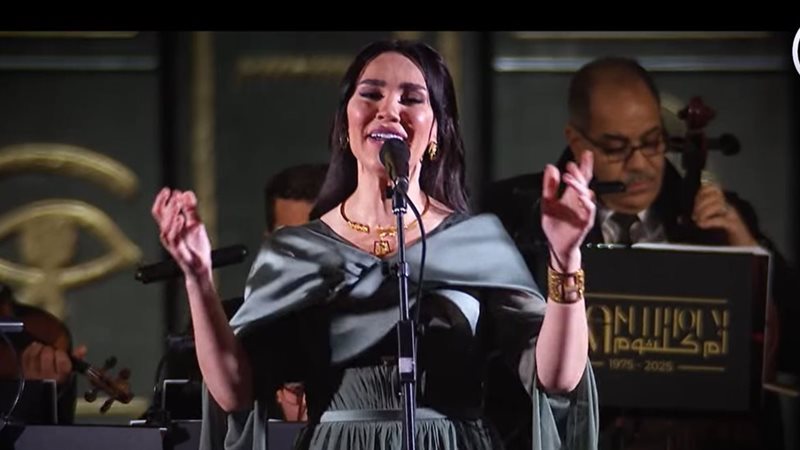 المطربة مي فاروق
