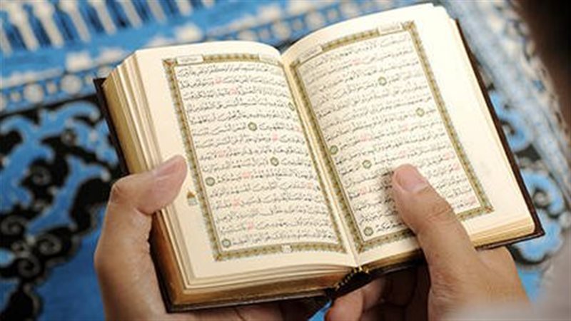 قراءه القران في المسجد