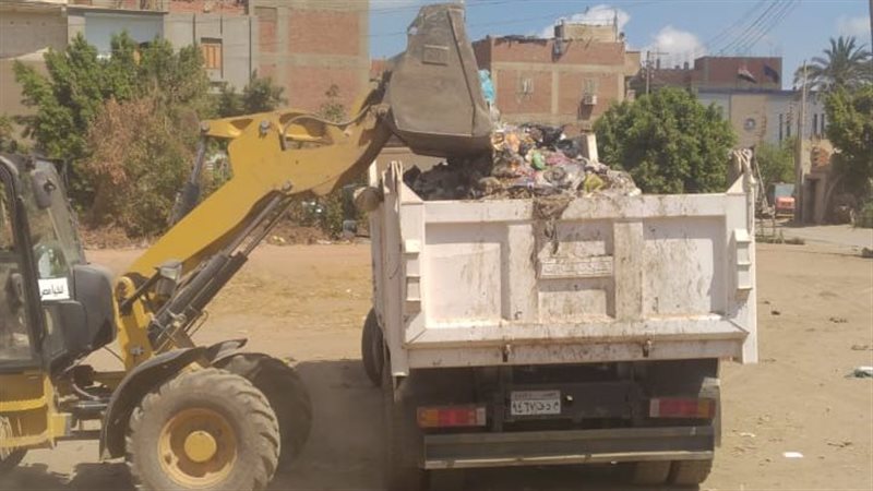 جانب من رفع القمامة